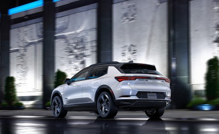 2024 Chevrolet Equinox EV 3RS Rear Three-Quarter Wallpapers 450x275 (31)