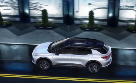 2024 Chevrolet Equinox EV 3RS Side Wallpapers 450x275 (29)