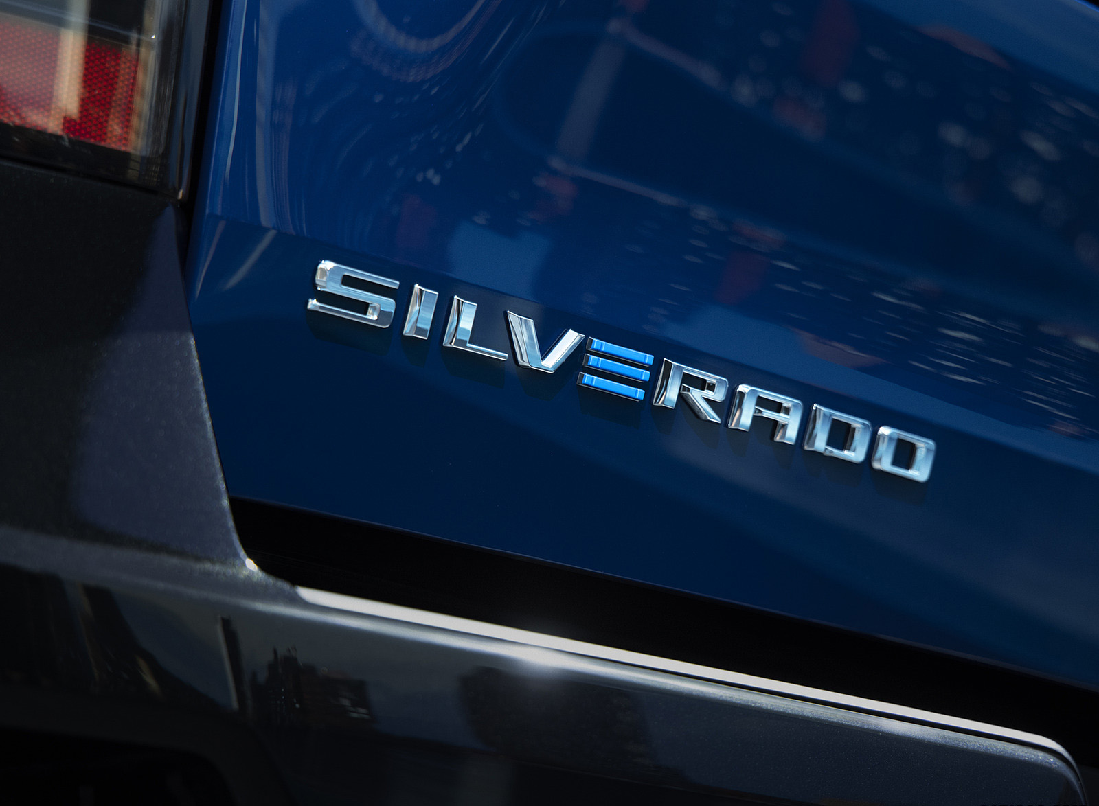 2024 Chevrolet Silverado EV RST Badge Wallpapers (12)