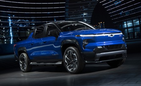 2024 Chevrolet Silverado EV RST Front Three-Quarter Wallpapers 450x275 (7)
