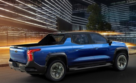 2024 Chevrolet Silverado EV RST Rear Three-Quarter Wallpapers 450x275 (6)