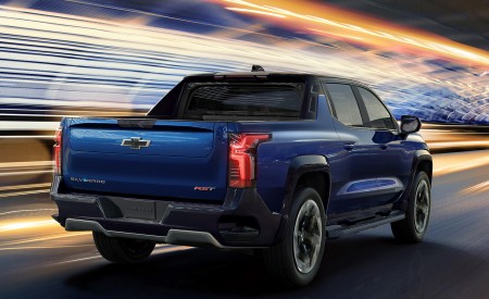 2024 Chevrolet Silverado EV RST Rear Three-Quarter Wallpapers 450x275 (4)