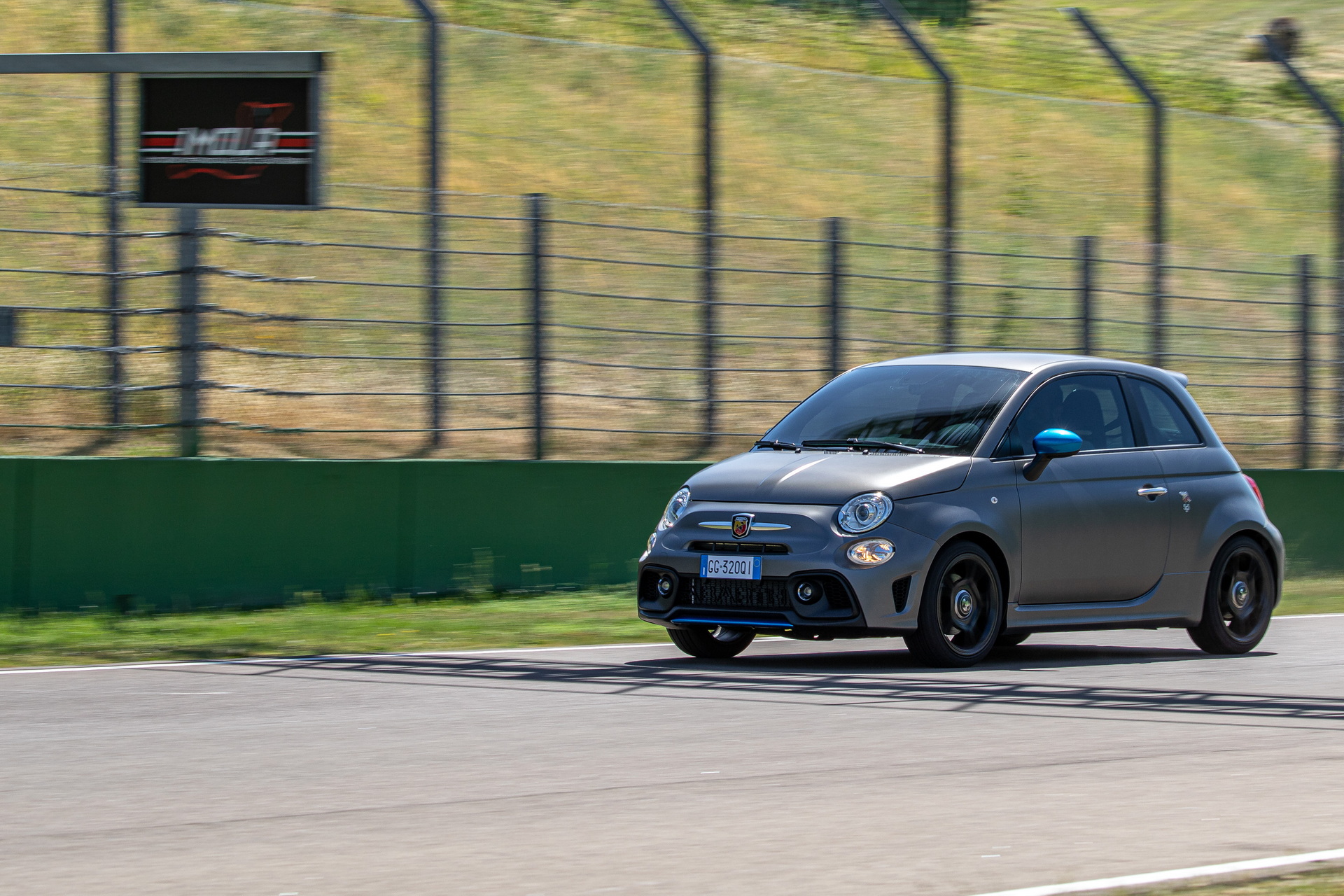2022 Abarth F595 Front Three-Quarter Wallpapers (6)