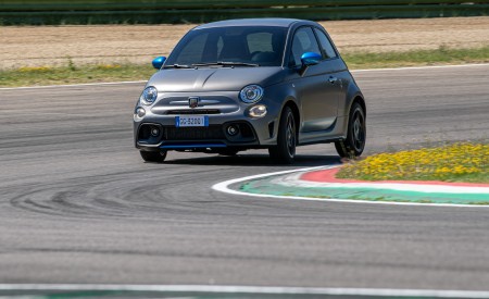 2022 Abarth F595 Front Three-Quarter Wallpapers 450x275 (7)