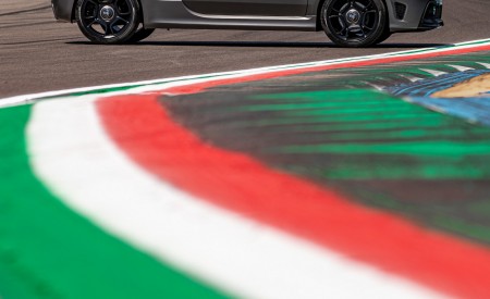 2022 Abarth F595 Side Wallpapers 450x275 (15)