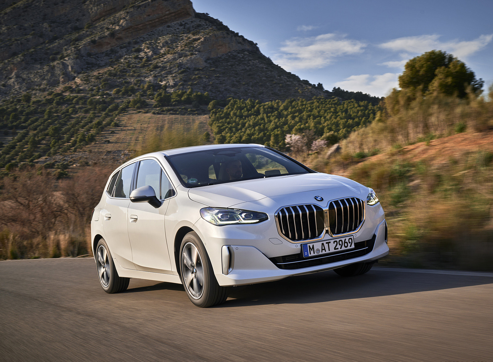 2022 BMW 2 Series 220i Active Tourer Front Three-Quarter Wallpapers (11)