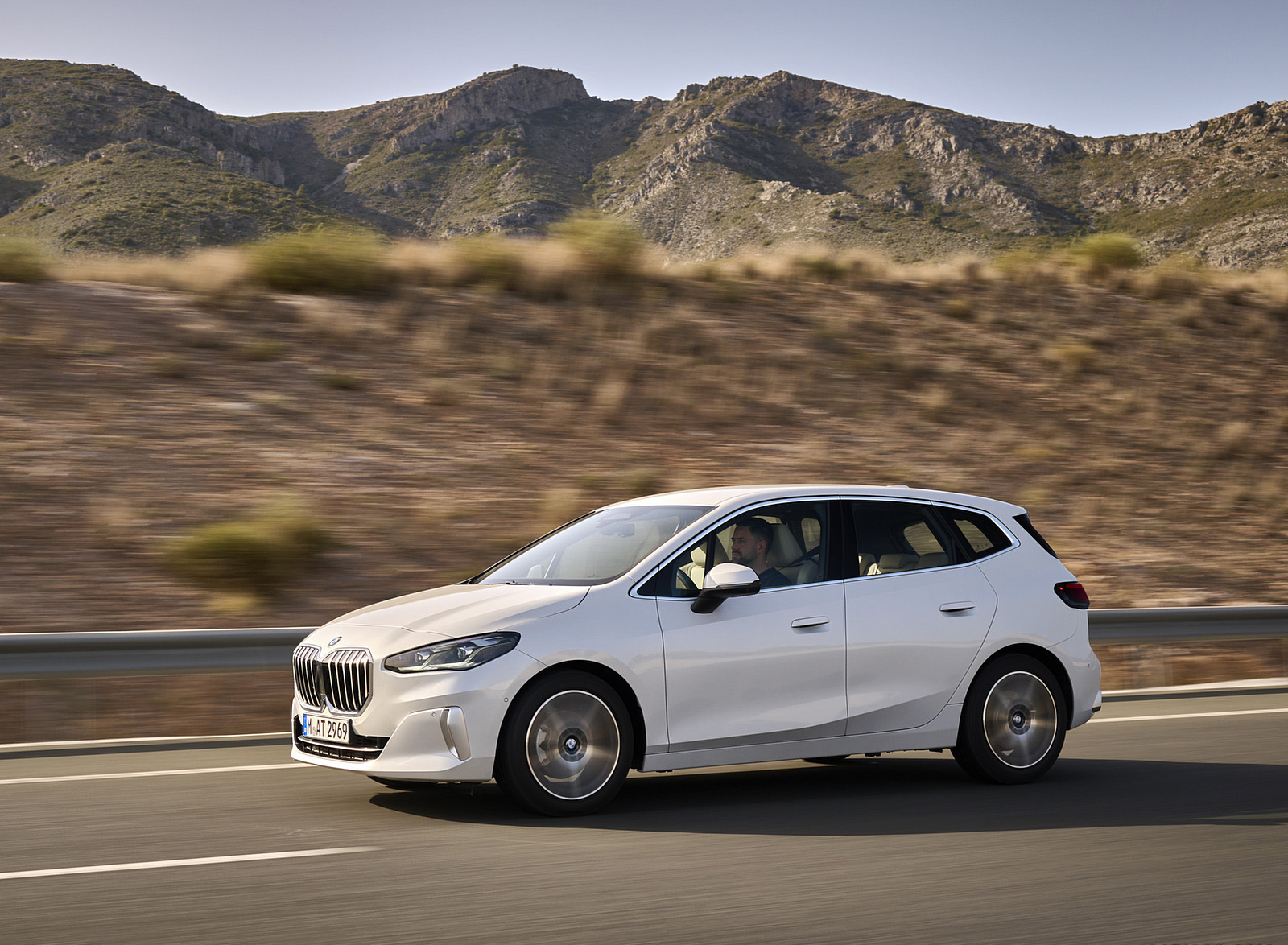 2022 BMW 2 Series 220i Active Tourer Front Three-Quarter Wallpapers (5)
