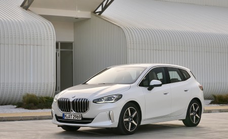 2022 BMW 2 Series 220i Active Tourer Front Three-Quarter Wallpapers 450x275 (47)