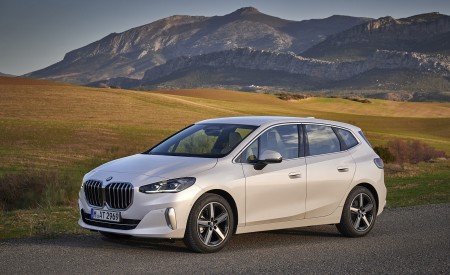2022 BMW 2 Series 220i Active Tourer Front Three-Quarter Wallpapers 450x275 (36)