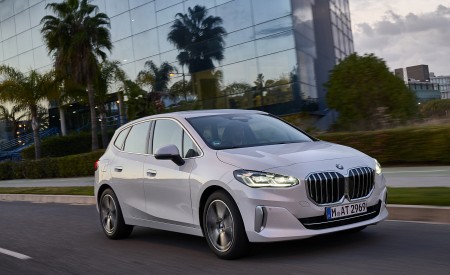 2022 BMW 2 Series 220i Active Tourer Front Three-Quarter Wallpapers 450x275 (26)