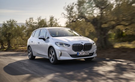 2022 BMW 2 Series 220i Active Tourer Front Three-Quarter Wallpapers 450x275 (12)