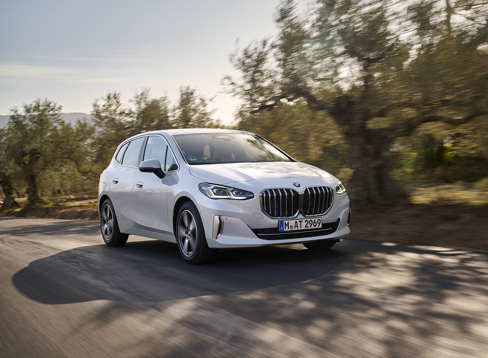 2022 BMW 2 Series 220i Active Tourer Front Three-Quarter Wallpapers (12)