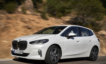 2022 BMW 2 Series 220i Active Tourer Front Three-Quarter Wallpapers 450x275 (3)