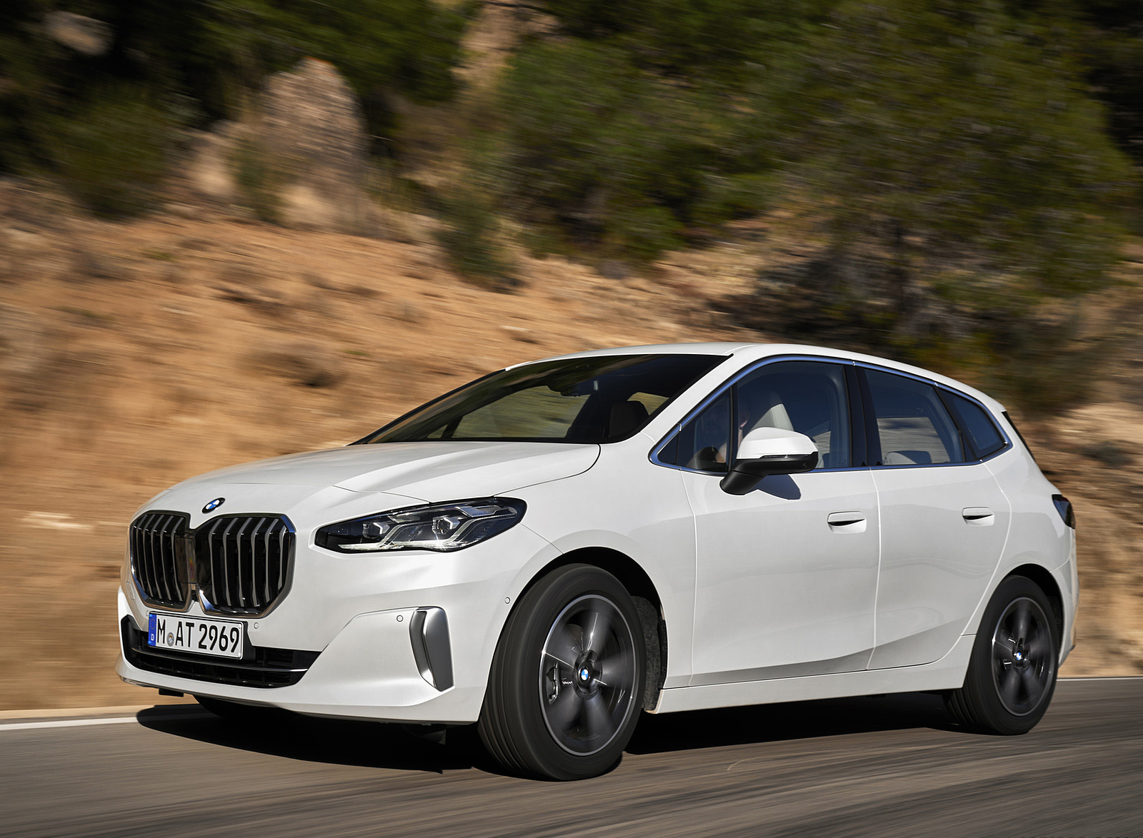 2022 BMW 2 Series 220i Active Tourer Front Three-Quarter Wallpapers (3)