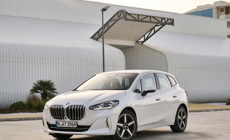 2022 BMW 2 Series 220i Active Tourer Front Three-Quarter Wallpapers 450x275 (48)