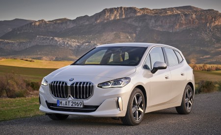 2022 BMW 2 Series 220i Active Tourer Front Three-Quarter Wallpapers 450x275 (37)