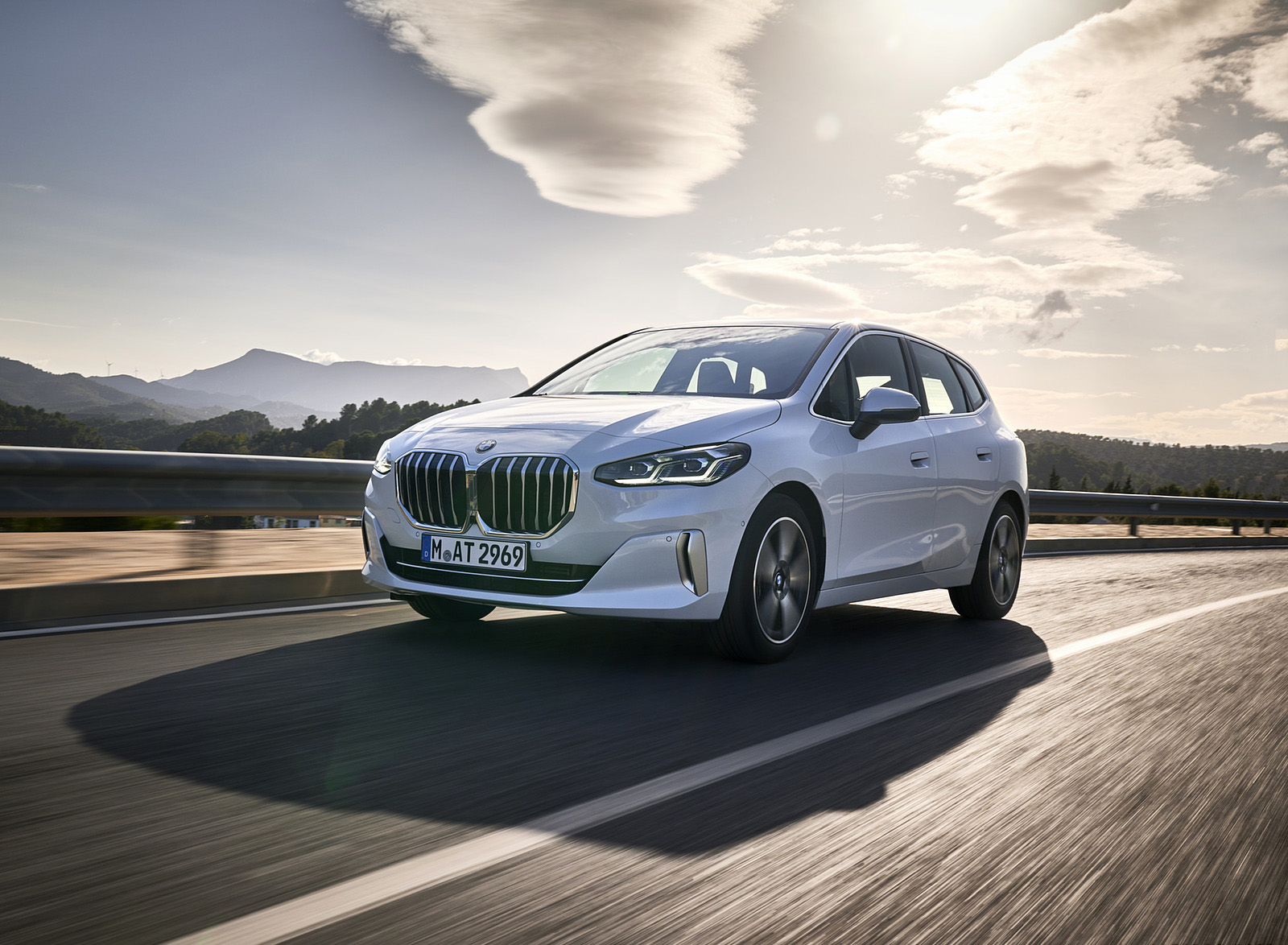 2022 BMW 2 Series 220i Active Tourer Front Three-Quarter Wallpapers (13)