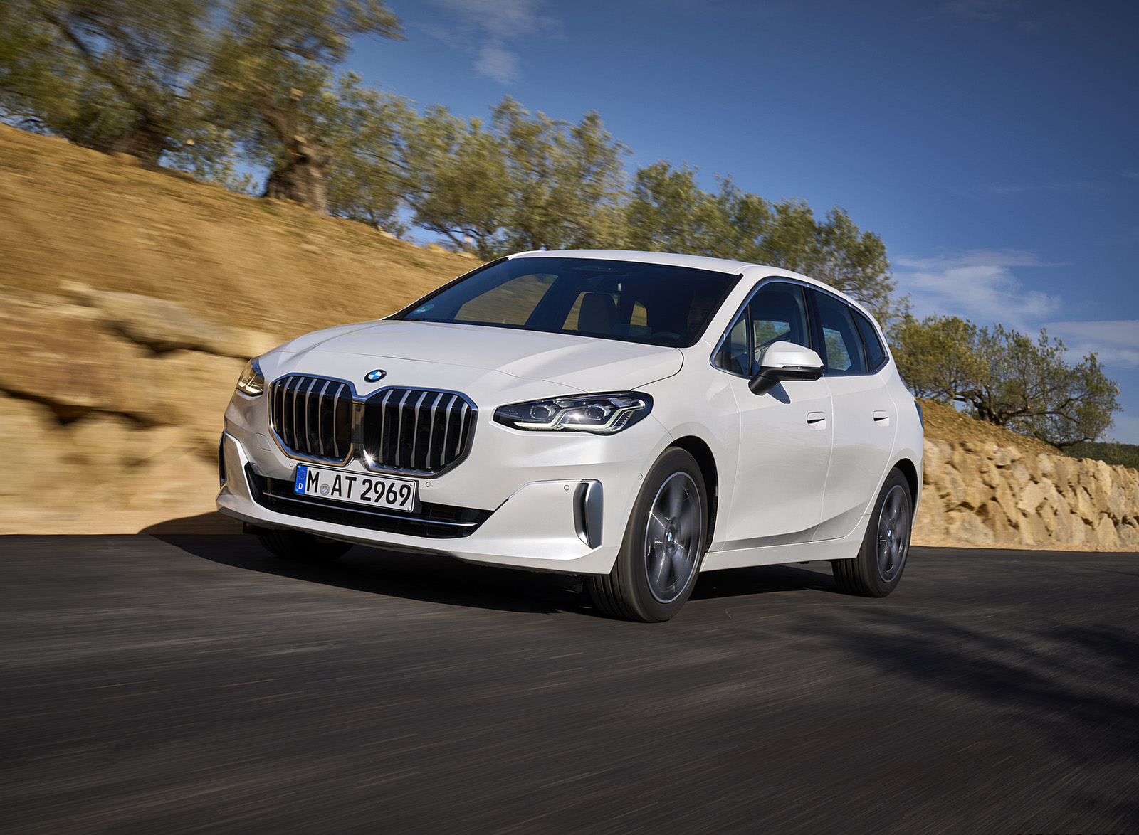 2022 BMW 2 Series 220i Active Tourer Front Three-Quarter Wallpapers (1)