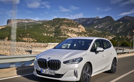 2022 BMW 2 Series 220i Active Tourer Front Three-Quarter Wallpapers 450x275 (28)