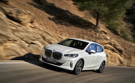 2022 BMW 2 Series 220i Active Tourer Front Three-Quarter Wallpapers 450x275 (20)