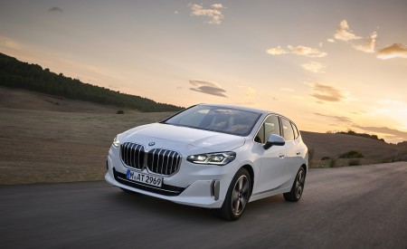 2022 BMW 2 Series 220i Active Tourer Front Wallpapers 450x275 (17)