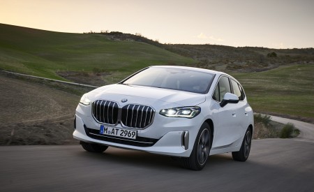 2022 BMW 2 Series 220i Active Tourer Front Wallpapers 450x275 (19)