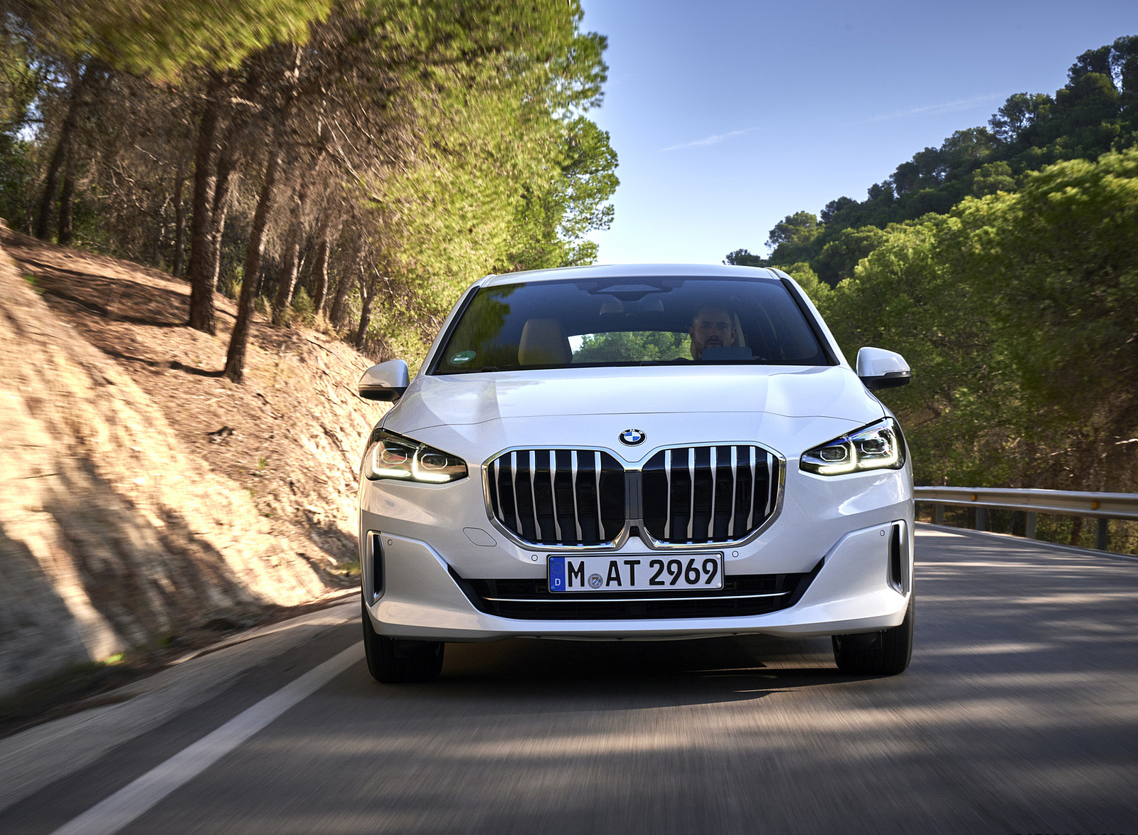 2022 BMW 2 Series 220i Active Tourer Front Wallpapers (2)