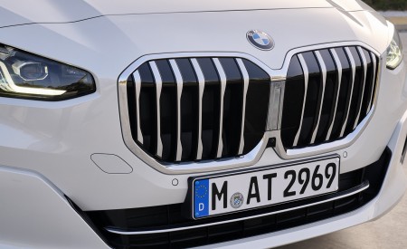 2022 BMW 2 Series 220i Active Tourer Grille Wallpapers 450x275 (54)
