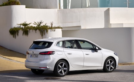 2022 BMW 2 Series 220i Active Tourer Rear Three-Quarter Wallpapers 450x275 (44)