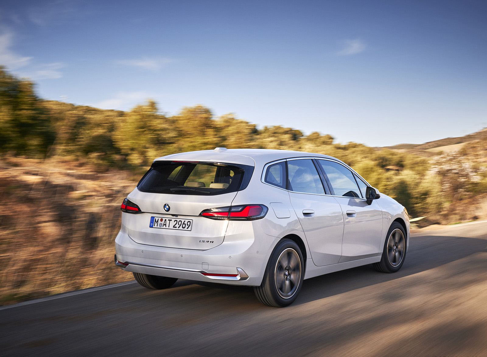 2022 BMW 2 Series 220i Active Tourer Rear Three-Quarter Wallpapers (8)