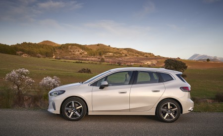 2022 BMW 2 Series 220i Active Tourer Side Wallpapers  450x275 (42)