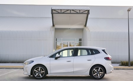 2022 BMW 2 Series 220i Active Tourer Side Wallpapers 450x275 (50)