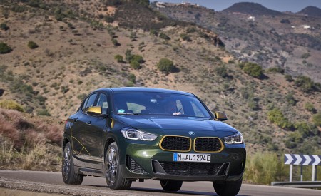 2022 BMW X2 GoldPlay Edition xDrive25e Front Three-Quarter Wallpapers 450x275 (6)