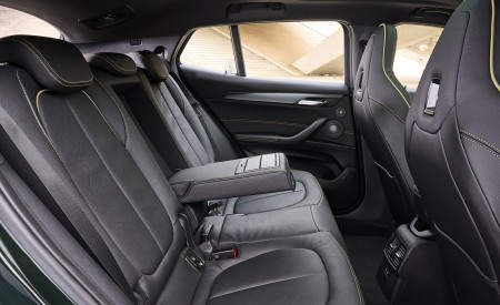 2022 BMW X2 GoldPlay Edition xDrive25e Interior Rear Seats Wallpapers 450x275 (51)