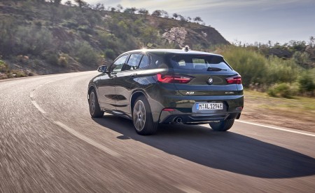 2022 BMW X2 GoldPlay Edition xDrive25e Rear Three-Quarter Wallpapers 450x275 (4)