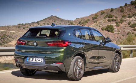 2022 BMW X2 GoldPlay Edition xDrive25e Rear Three-Quarter Wallpapers 450x275 (3)