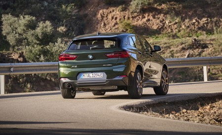 2022 BMW X2 GoldPlay Edition xDrive25e Rear Three-Quarter Wallpapers 450x275 (9)