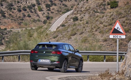 2022 BMW X2 GoldPlay Edition xDrive25e Rear Three-Quarter Wallpapers 450x275 (7)