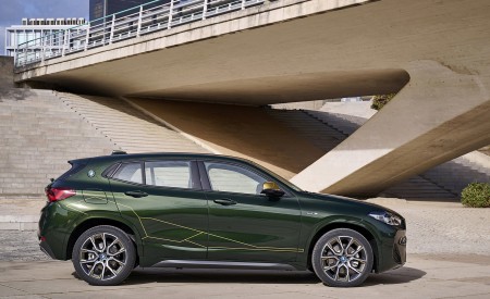 2022 BMW X2 GoldPlay Edition xDrive25e Side Wallpapers  450x275 (23)