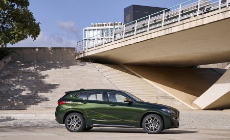 2022 BMW X2 GoldPlay Edition xDrive25e Side Wallpapers  450x275 (24)