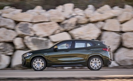 2022 BMW X2 GoldPlay Edition xDrive25e Side Wallpapers 450x275 (14)