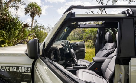 2022 Ford Bronco Everglades (Color: Desert Sand) Detail Wallpapers 450x275 (26)