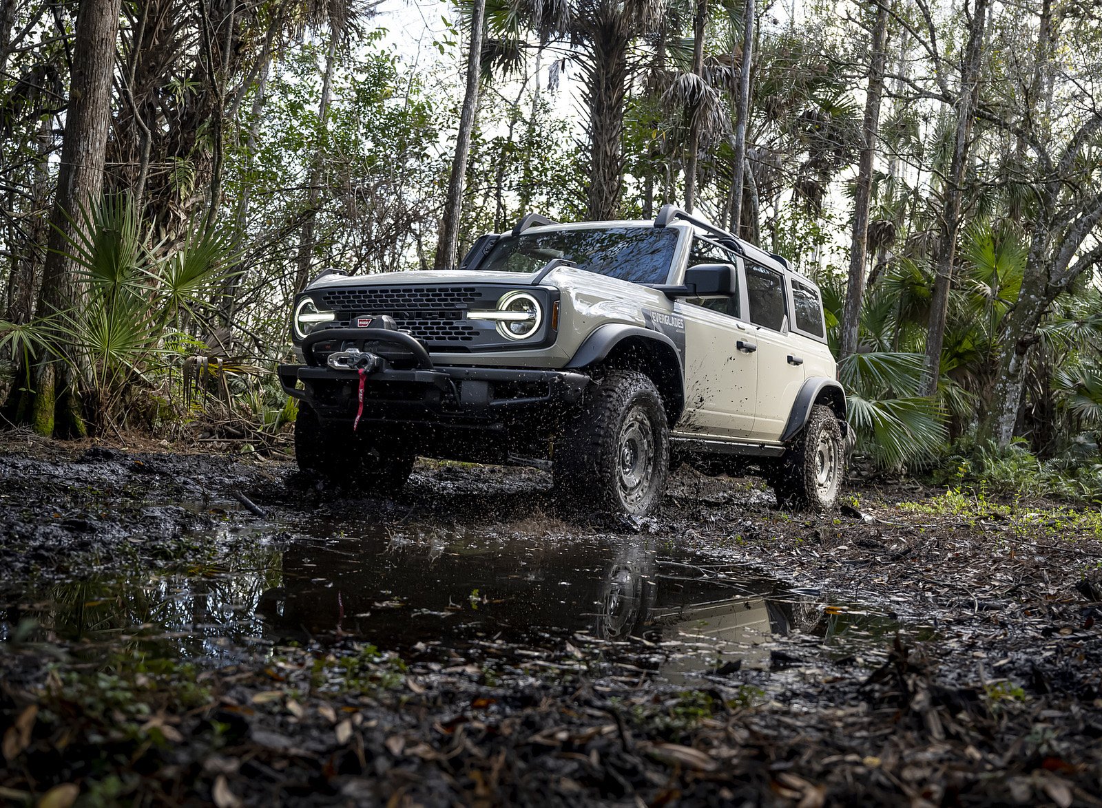2022 Ford Bronco Everglades (Color: Desert Sand) Front Three-Quarter Wallpapers (13)