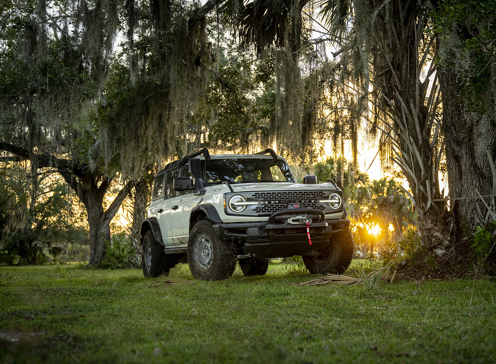 2022 Ford Bronco Everglades (Color: Desert Sand) Front Three-Quarter Wallpapers (14)
