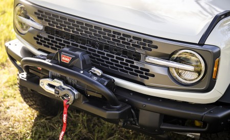 2022 Ford Bronco Everglades (Color: Desert Sand) Front Wallpapers 450x275 (18)