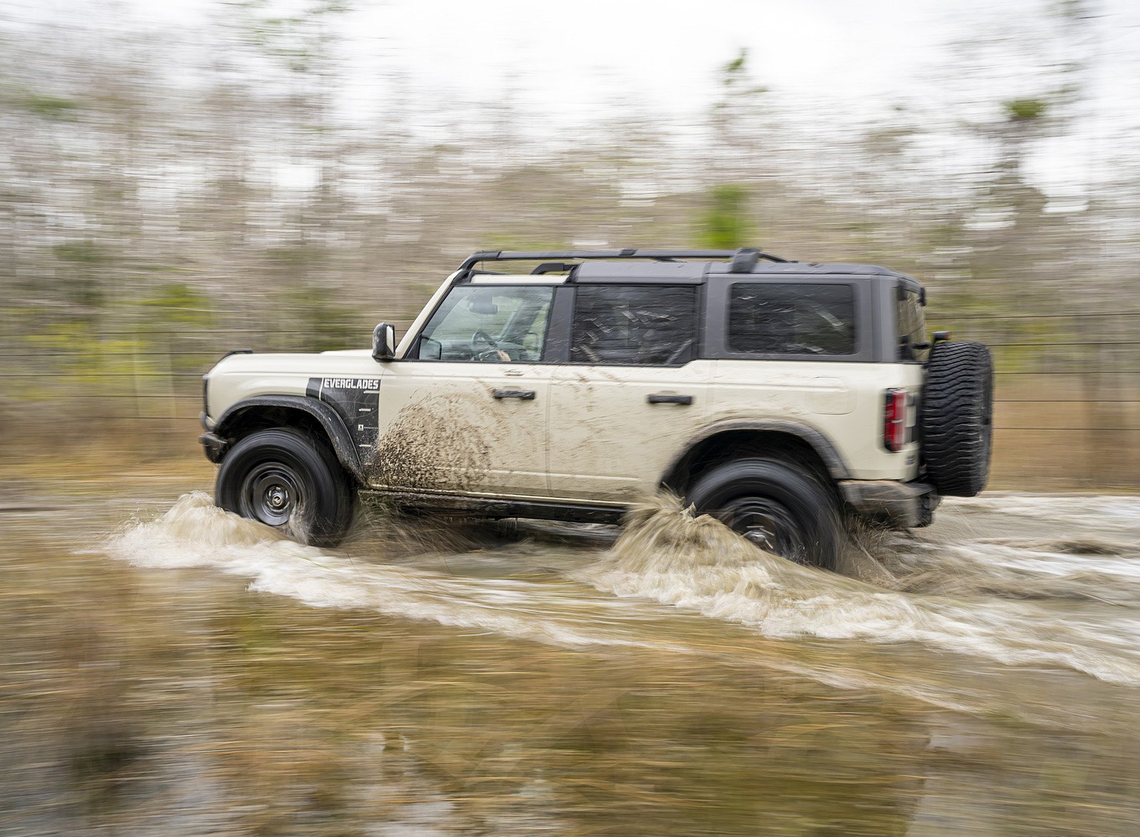 2022 Ford Bronco Everglades (Color: Desert Sand) Off-Road Wallpapers (4)