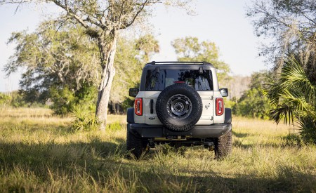 2022 Ford Bronco Everglades (Color: Desert Sand) Rear Wallpapers 450x275 (8)