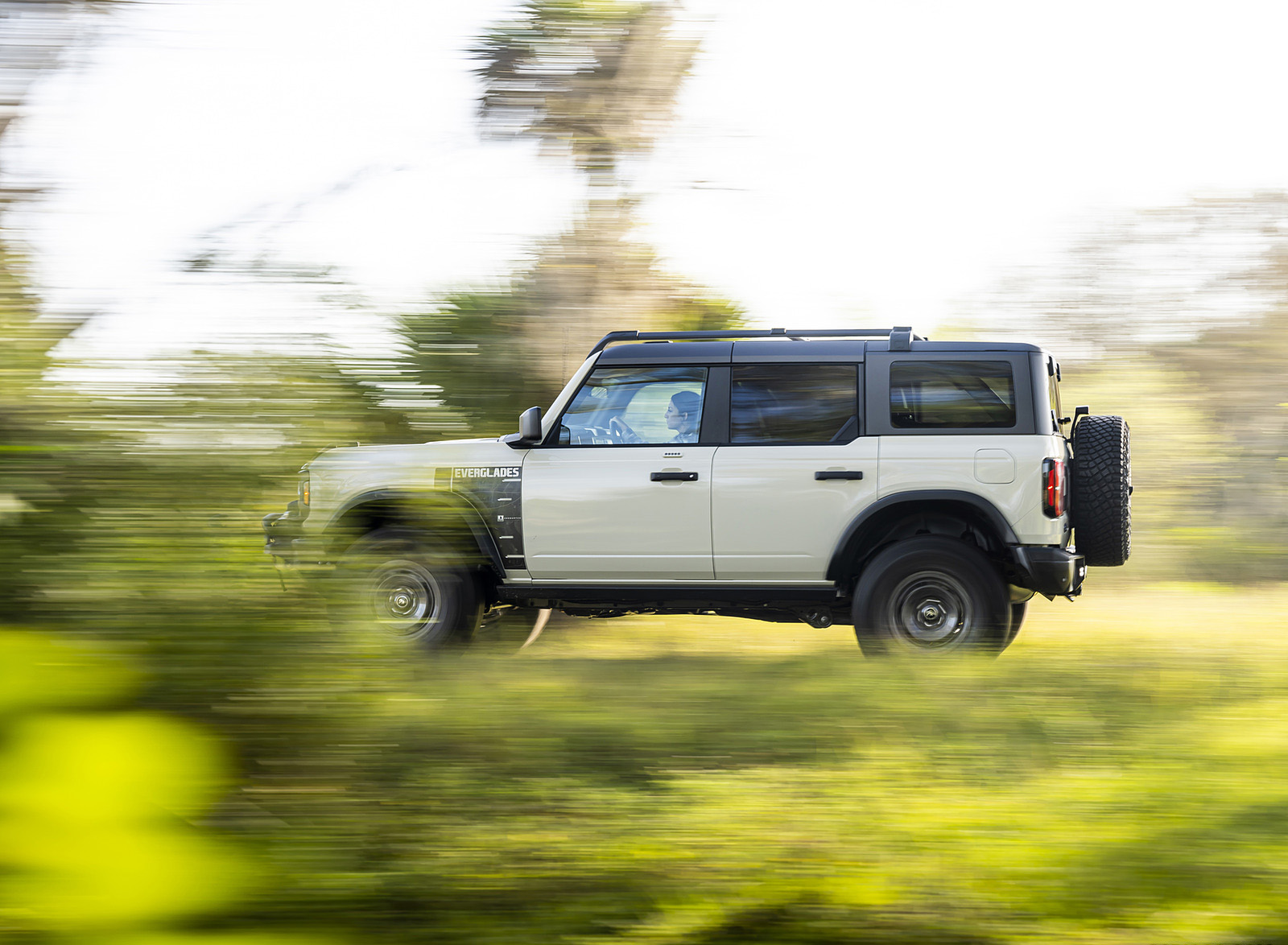 2022 Ford Bronco Everglades (Color: Desert Sand) Side Wallpapers (7)