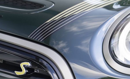 2022 Mini Cooper SE Resolute Edition Badge Wallpapers 450x275 (76)