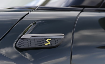 2022 Mini Cooper SE Resolute Edition Badge Wallpapers 450x275 (82)